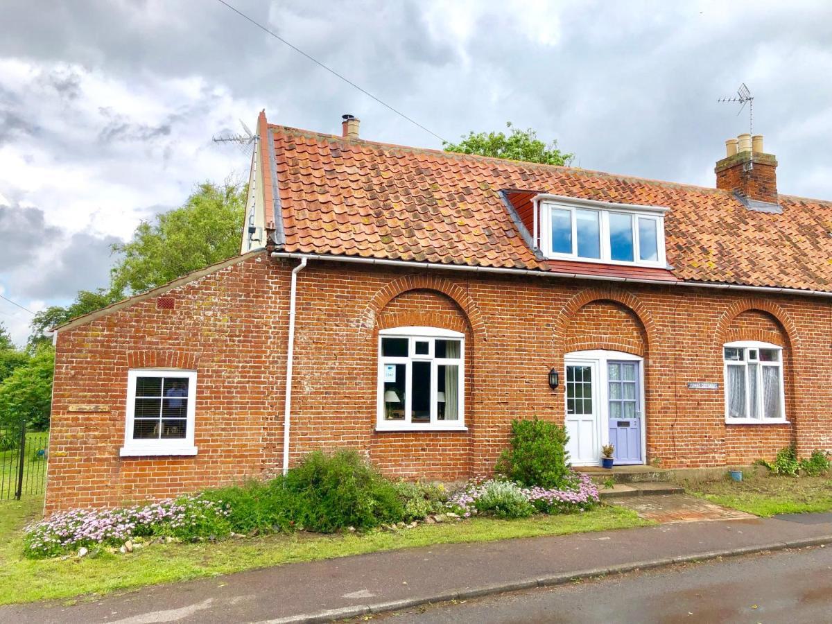 1 Tunns Cottages, Rushmere, Nr Beccles Exterior foto